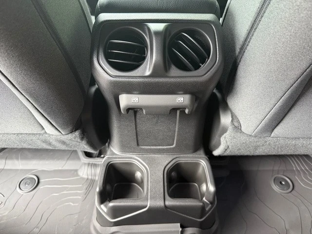 2025 Jeep JL Wrangler - Image 16 of 21