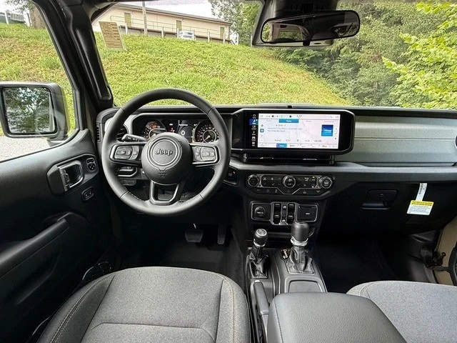 2025 Jeep JL Wrangler - Image 11 of 21