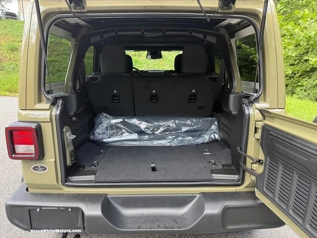 2025 Jeep JL Wrangler - Image 17 of 21