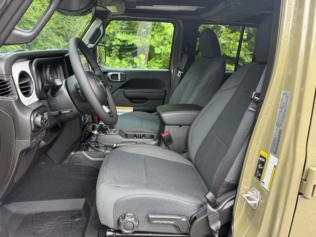 2025 Jeep JL Wrangler - Image 12 of 21