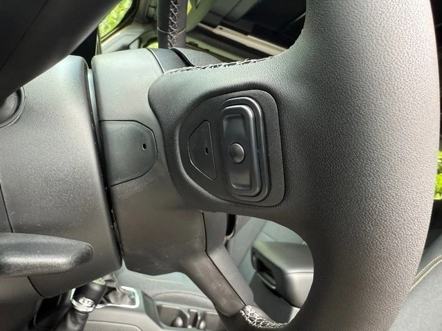 2025 Jeep JL Wrangler - Image 14 of 21