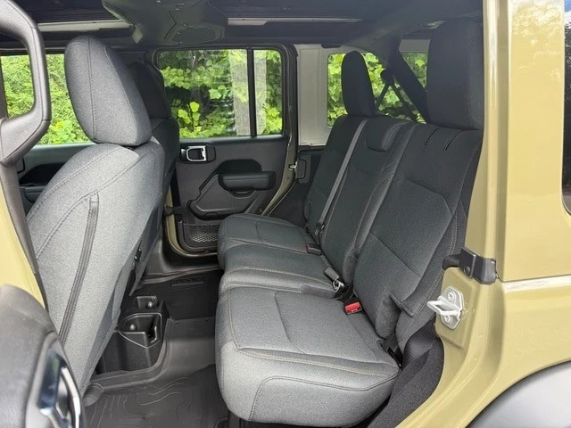 2025 Jeep JL Wrangler - Image 15 of 21