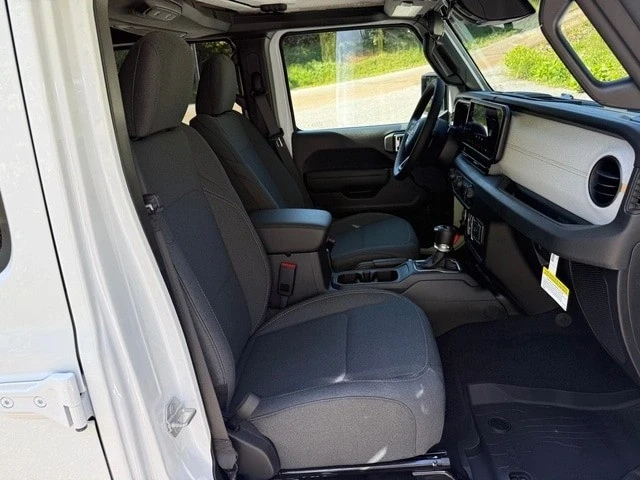 2025 Jeep JL Wrangler - Image 20 of 21