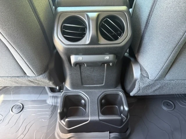 2025 Jeep JL Wrangler - Image 16 of 21