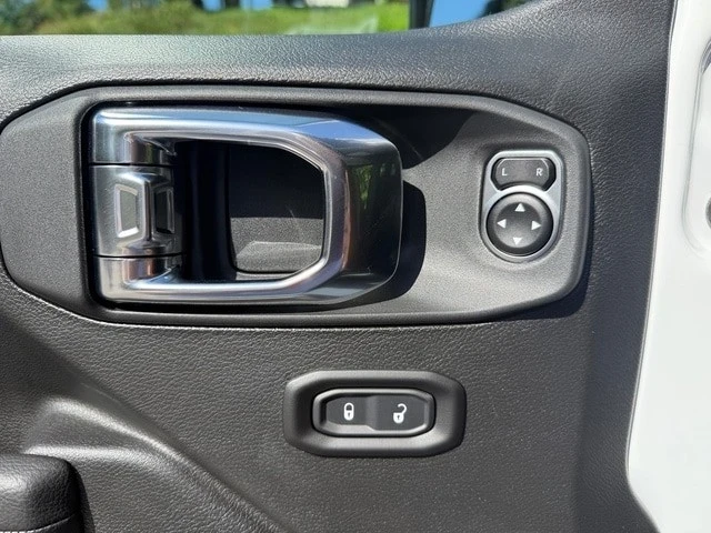 2025 Jeep JL Wrangler - Image 13 of 21