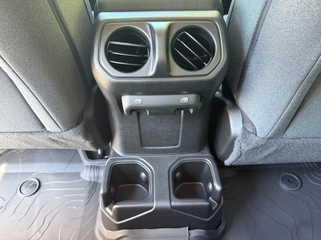 2025 Jeep JL Wrangler - Image 16 of 21