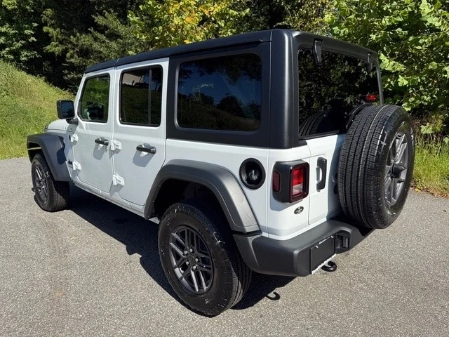 2025 Jeep JL Wrangler - Image 9 of 21