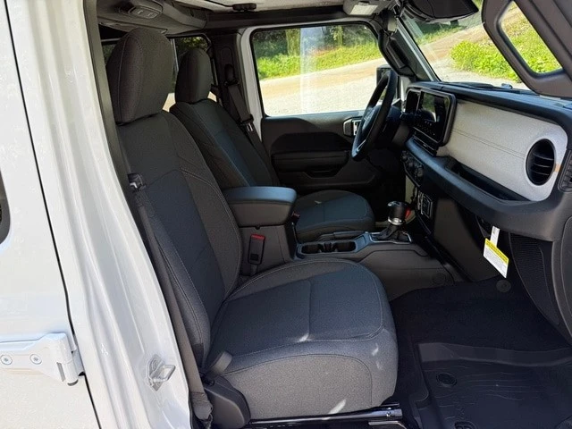 2025 Jeep JL Wrangler - Image 20 of 21