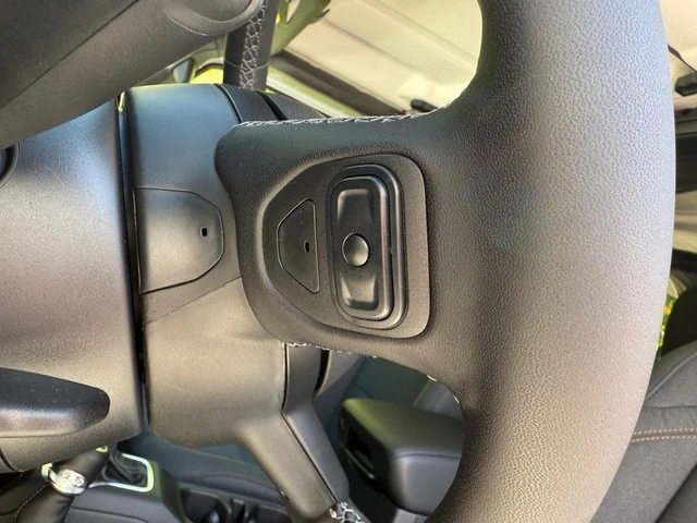 2025 Jeep JL Wrangler - Image 14 of 21