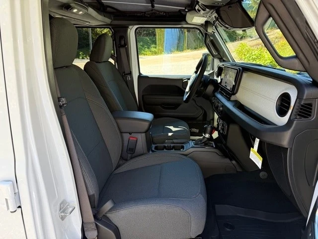2025 Jeep JL Wrangler - Image 20 of 21