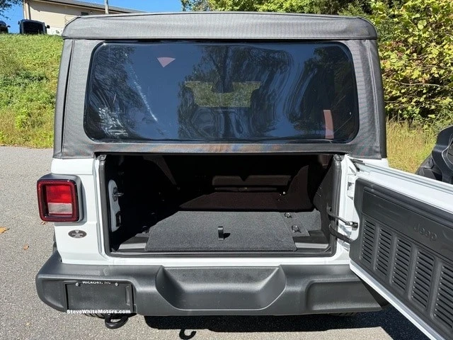 2025 Jeep JL Wrangler - Image 17 of 21