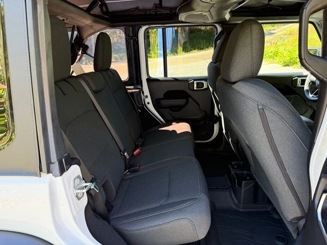 2025 Jeep JL Wrangler - Image 19 of 21