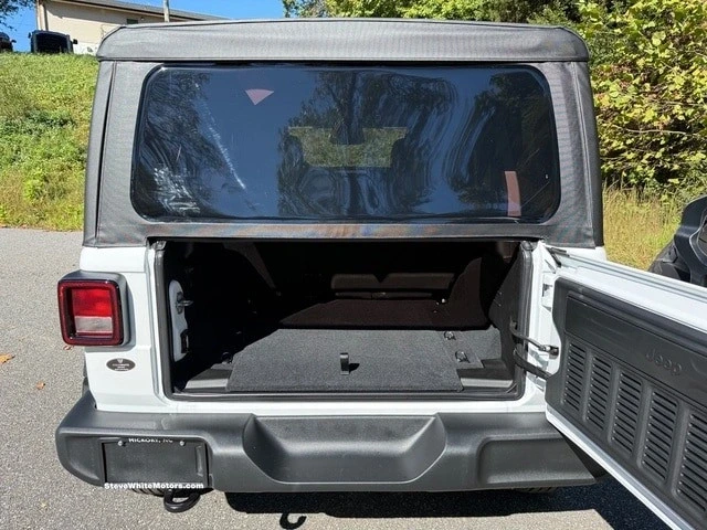 2025 Jeep JL Wrangler - Image 17 of 21