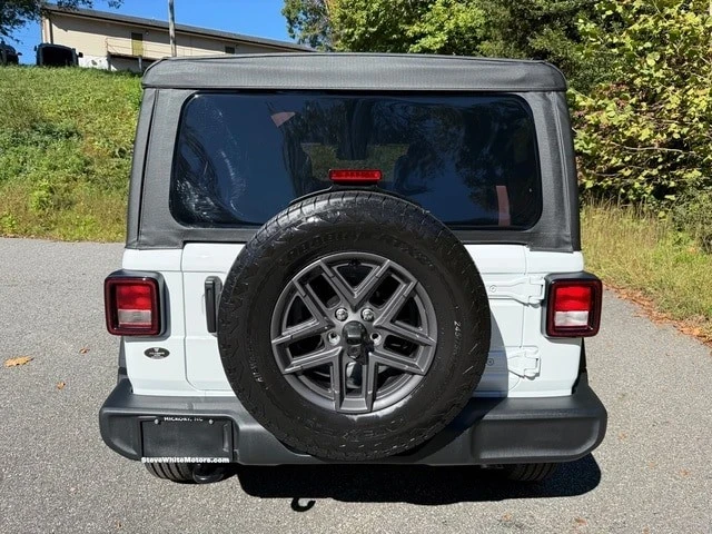 2025 Jeep JL Wrangler - Image 8 of 21