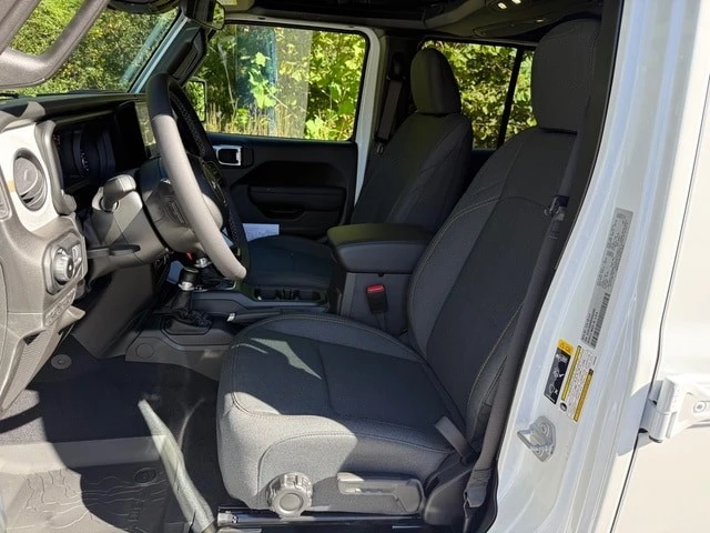 2025 Jeep JL Wrangler - Image 12 of 21