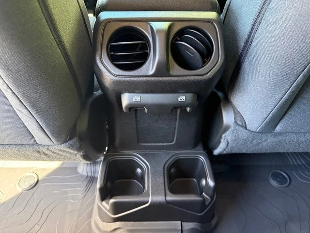 2025 Jeep JL Wrangler - Image 16 of 21
