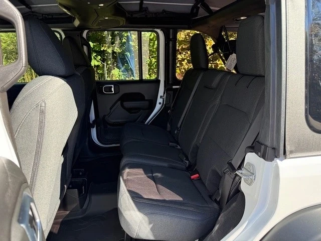2025 Jeep JL Wrangler - Image 15 of 21