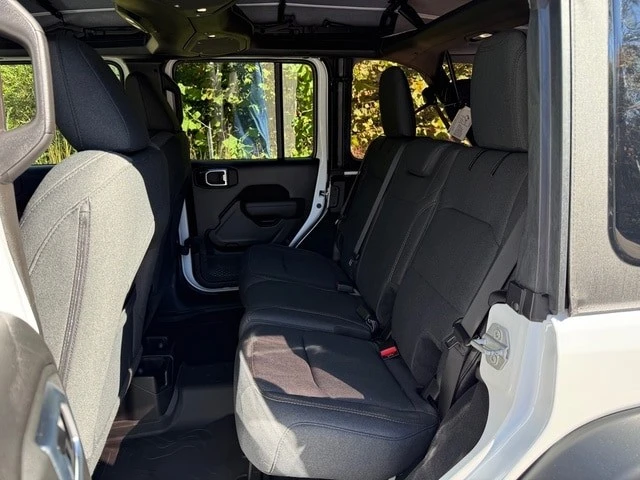 2025 Jeep JL Wrangler - Image 15 of 21