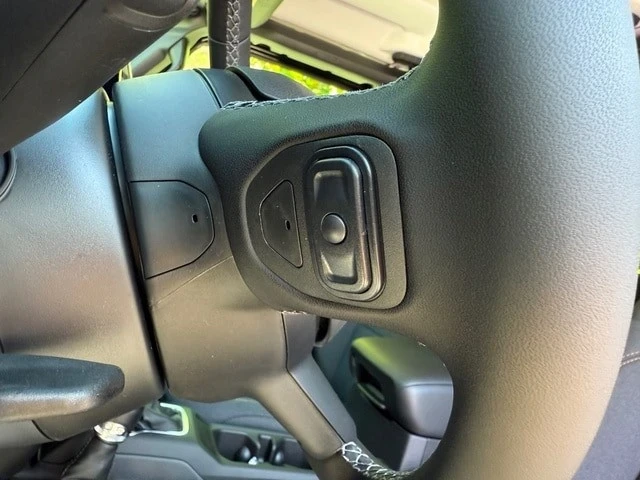 2025 Jeep JL Wrangler - Image 14 of 21