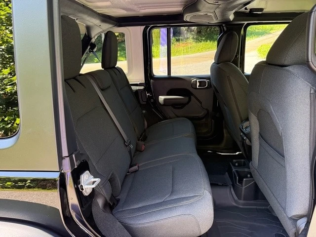 2025 Jeep JL Wrangler - Image 19 of 21