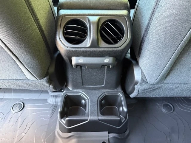 2025 Jeep JL Wrangler - Image 16 of 21