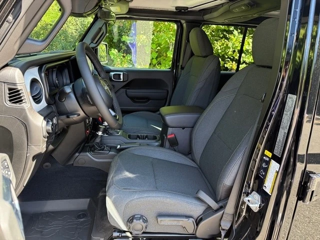 2025 Jeep JL Wrangler - Image 12 of 21