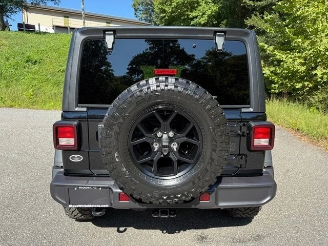 2025 Jeep JL Wrangler - Image 8 of 21