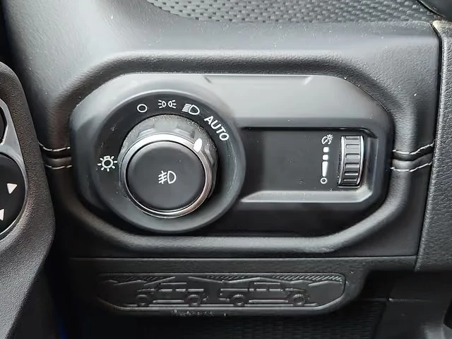 2025 Jeep JL Wrangler - Image 15 of 20
