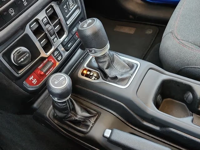 2025 Jeep JL Wrangler - Image 4 of 20