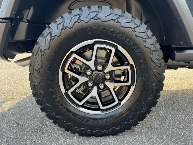 2025 Jeep JL Wrangler - Image 11 of 21