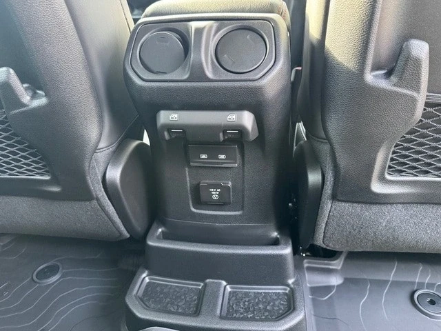 2025 Jeep JL Wrangler - Image 21 of 21
