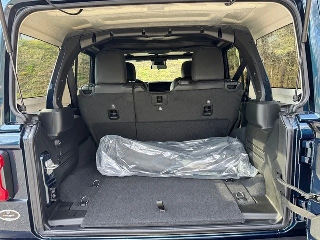 2025 Jeep JL Wrangler - Image 18 of 21