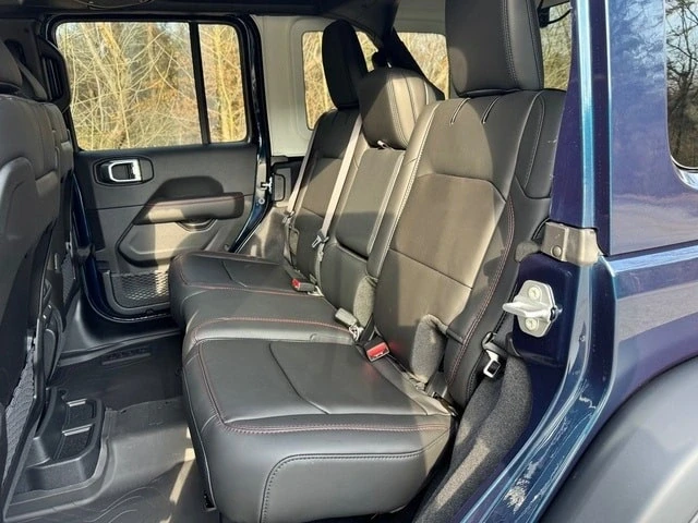 2025 Jeep JL Wrangler - Image 17 of 21
