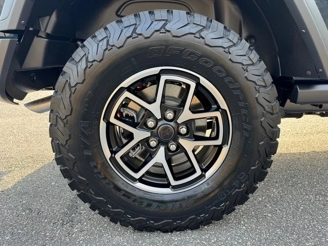 2025 Jeep JL Wrangler - Image 11 of 21