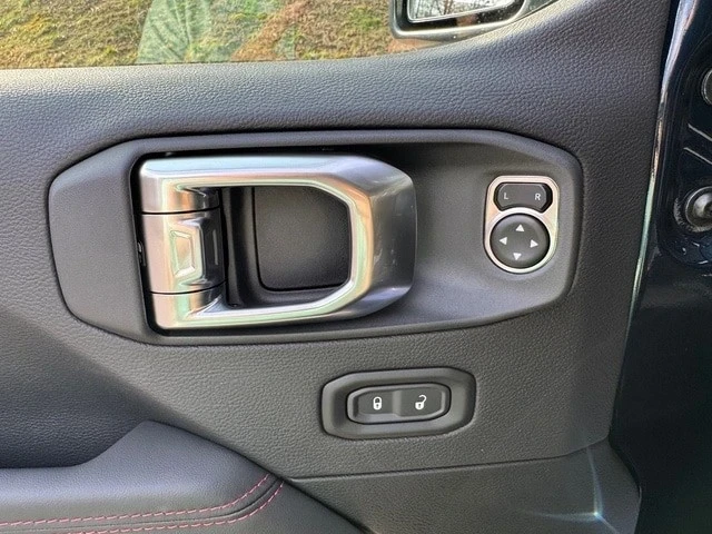 2025 Jeep JL Wrangler - Image 16 of 21