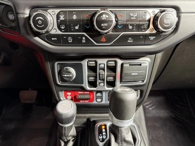 2025 Jeep JL Wrangler - Image 20 of 21