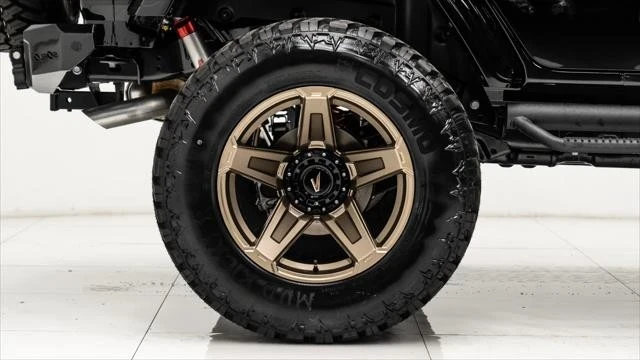 2025 Jeep JL Wrangler - Image 15 of 21