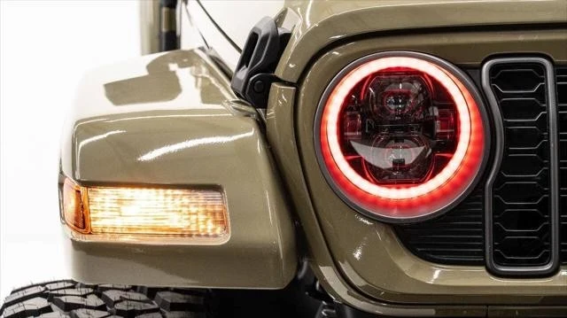 2025 Jeep JL Wrangler - Image 17 of 21