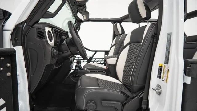 2025 Jeep JL Wrangler - Image 17 of 21