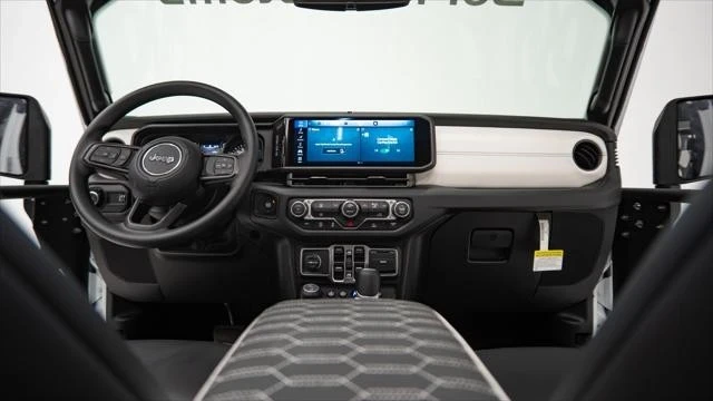 2025 Jeep JL Wrangler - Image 16 of 21