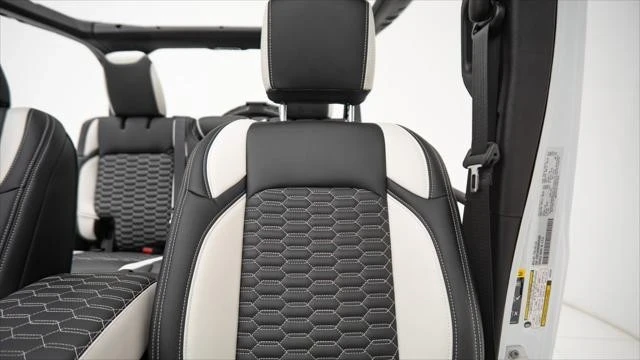 2025 Jeep JL Wrangler - Image 14 of 21
