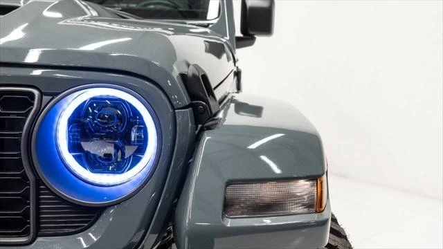 2025 Jeep JL Wrangler - Image 17 of 21