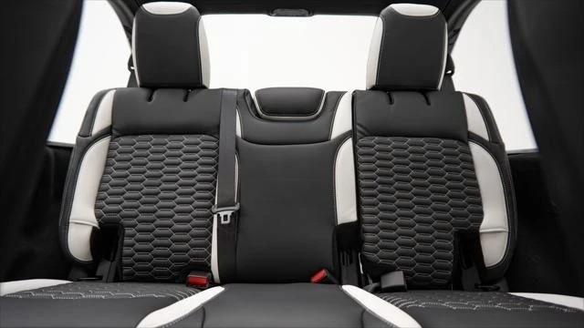 2025 Jeep JL Wrangler - Image 19 of 21