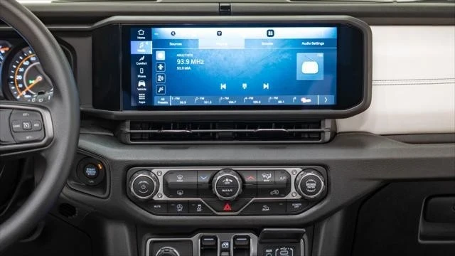 2025 Jeep JL Wrangler - Image 18 of 21