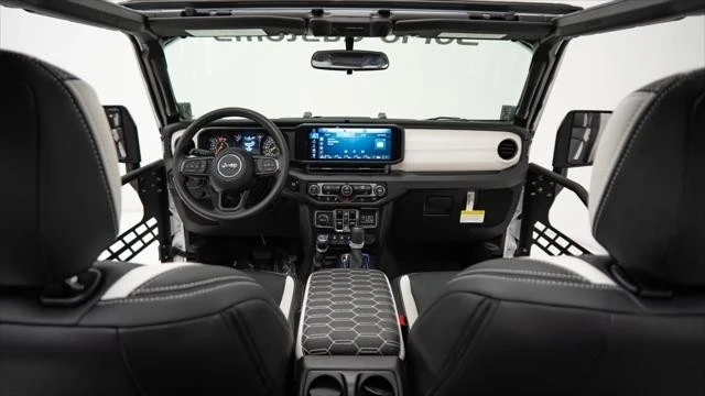 2025 Jeep JL Wrangler - Image 15 of 21