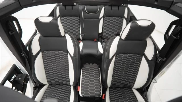 2025 Jeep JL Wrangler - Image 19 of 21