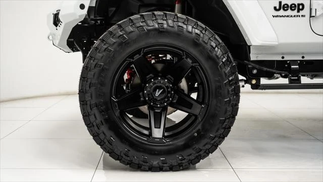 2025 Jeep JL Wrangler - Image 17 of 21