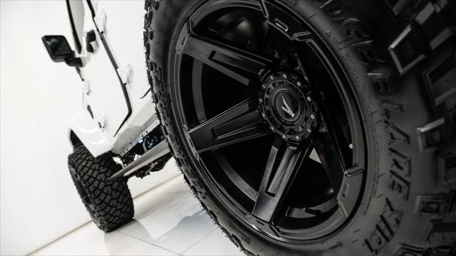 2025 Jeep JL Wrangler - Image 16 of 21