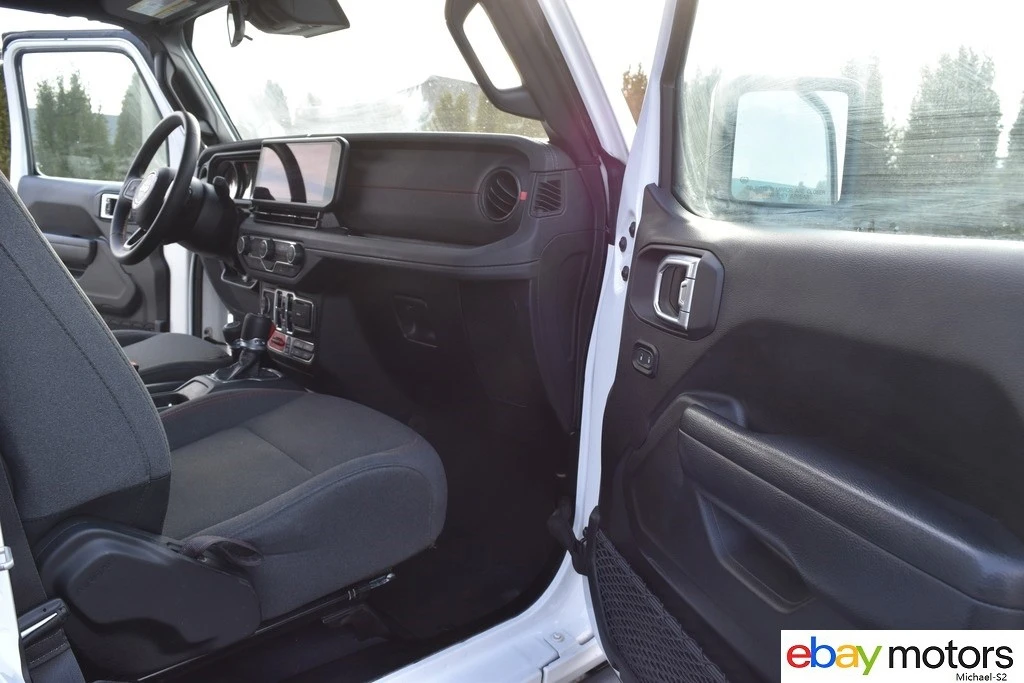 2025 Jeep JL Wrangler - Image 17 of 21