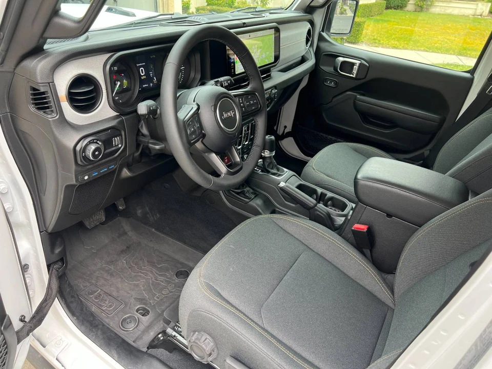 2025 Jeep JL Wrangler - Image 8 of 15